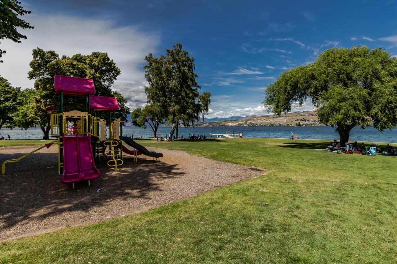 Chelan Resort Suites: Water Sunset Exterior foto